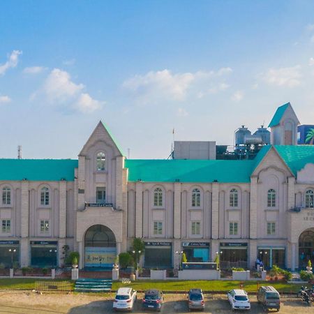 فندق لو كاسل Rudrapur المظهر الخارجي الصورة