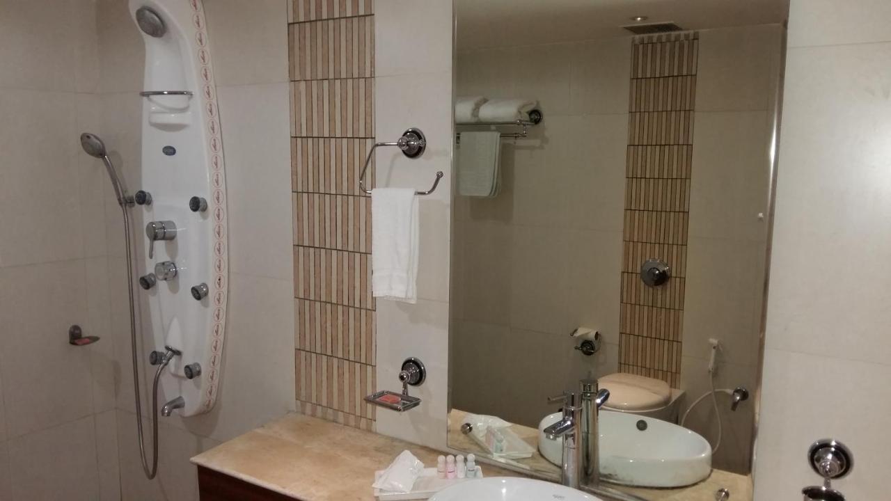 فندق لو كاسل Rudrapur المظهر الخارجي الصورة